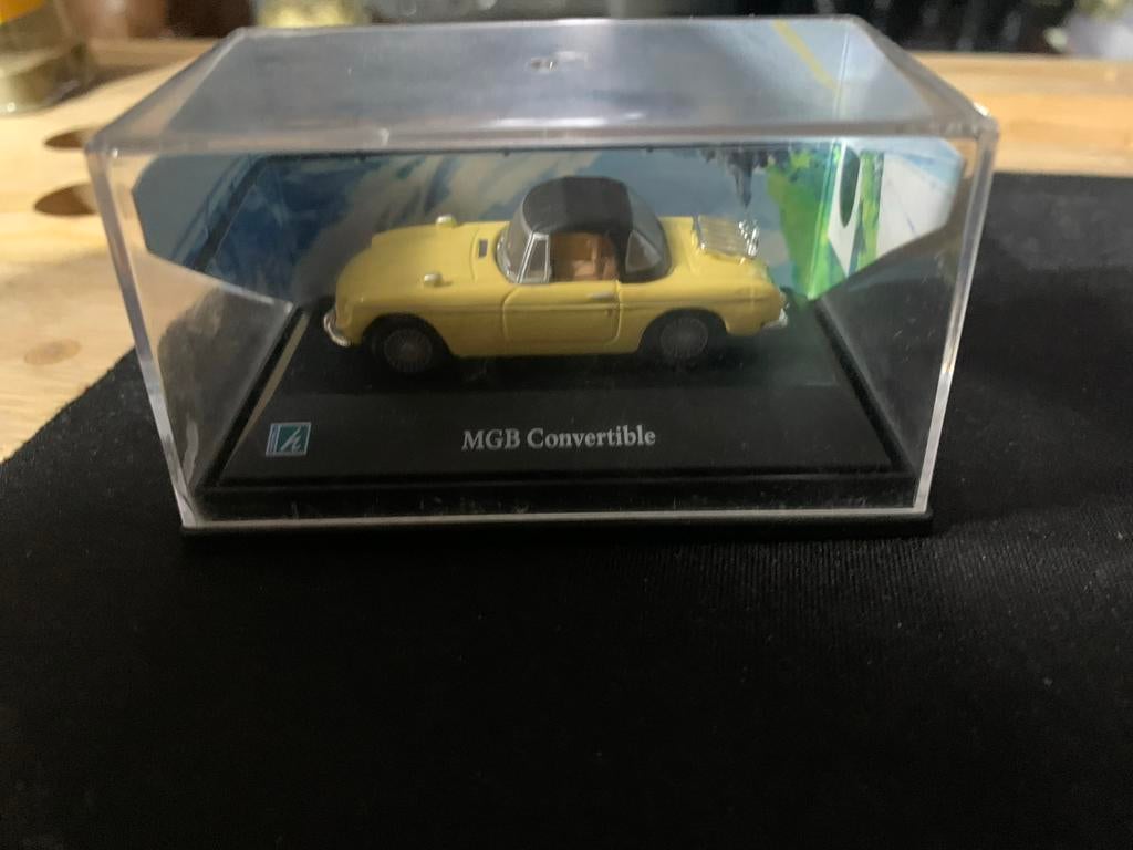 MGB Convertible schaalmodel - Geel, Ophalen of Verzenden, Zo goed als nieuw