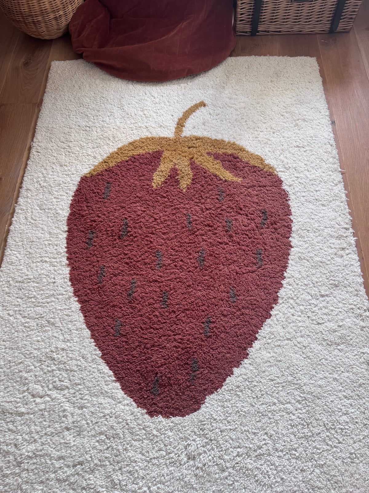Ferm Living vloerkleed aardbei 180x120 cm, Ophalen, 100 tot 150 cm, Zo goed als nieuw, Crème
