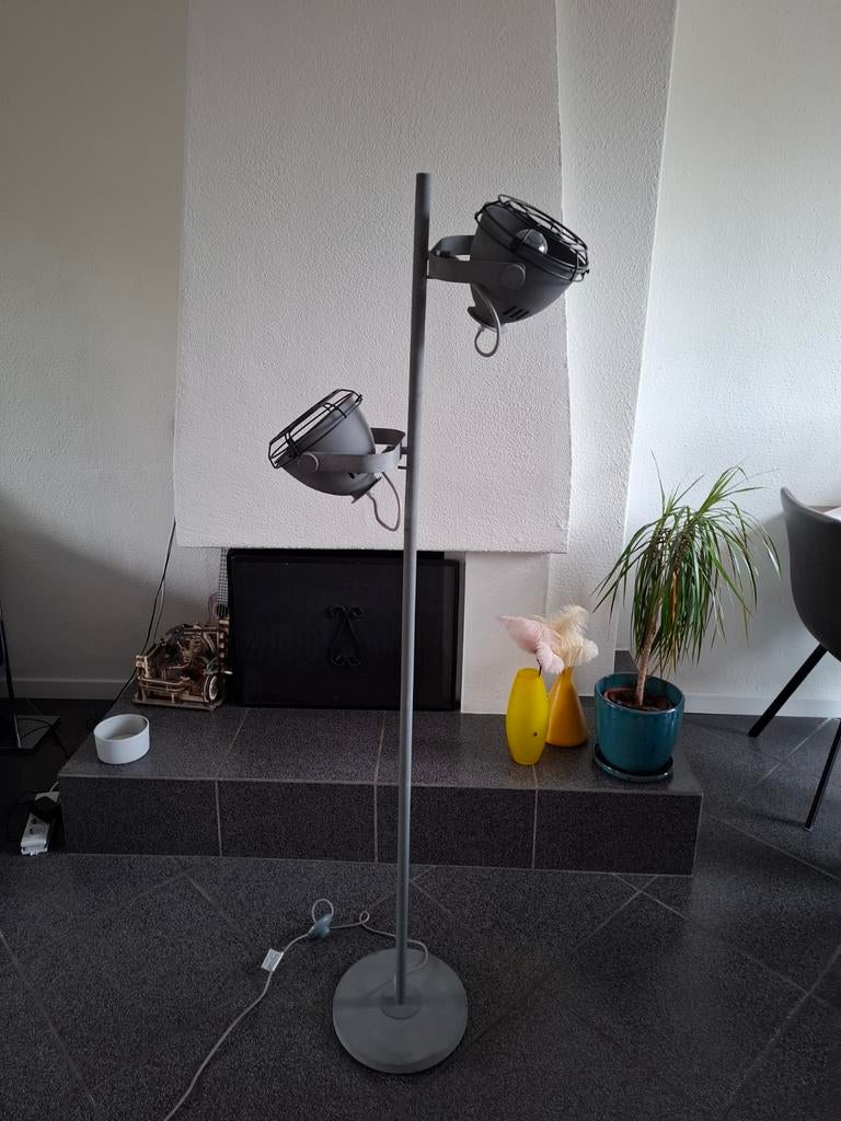 Grijze vloerlamp met twee verstelbare spots, Ophalen, Gebruikt, Metaal, Modern