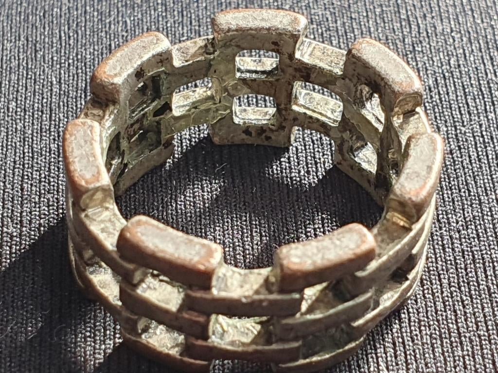Aparte vintage ring, Sieraden, Tassen en Uiterlijk, Ringen, Overige materialen, Gebruikt, Ophalen of Verzenden, 17 tot 18
