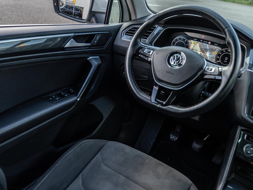 Volkswagen Tiguan 1.4 TSI R-LINE - VIRTUAL DASH FACE LIFT -, Voorwielaandrijving, 125 pk, Gebruikt, 4 cilinders