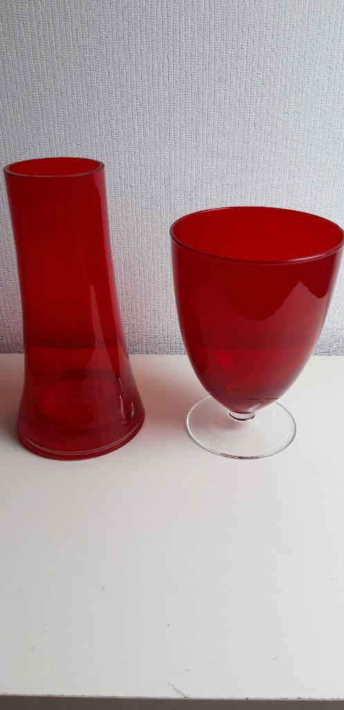 vazen rood glazen 22 cm en 17,5 cm hoog, Ophalen of Verzenden, Rood, Glas