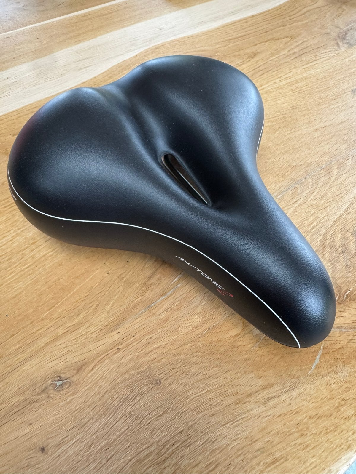 Comfortabel fietszadel met gelvulling - Zo goed als nieuw, Elektrische fiets, Kunststof, Ophalen of Verzenden, Zo goed als nieuw