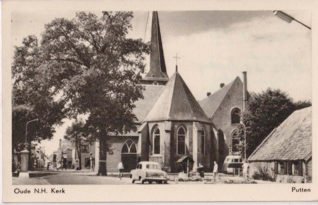 Putten , de Oude N.H.Kerk met auto, Ophalen of Verzenden, 1960 tot 1980, Gelopen, Gelderland