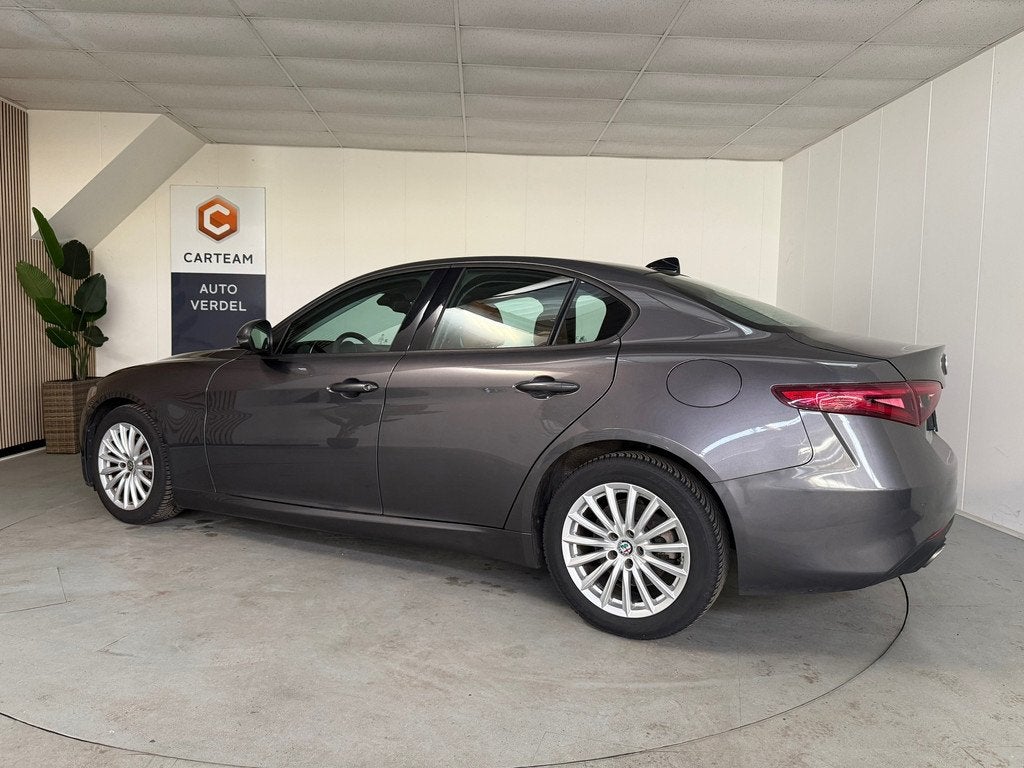 Alfa Romeo Giulia 2.2 Super Airco, Leder, LMV, NIEUWSTAAT !, Automaat, 745 kg, Gebruikt, Euro 6