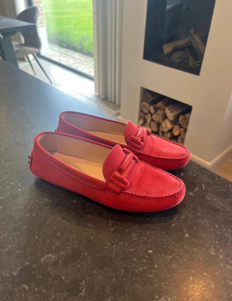 Tod’s maat 37, Ophalen of Verzenden, Zo goed als nieuw, Rood, Instappers