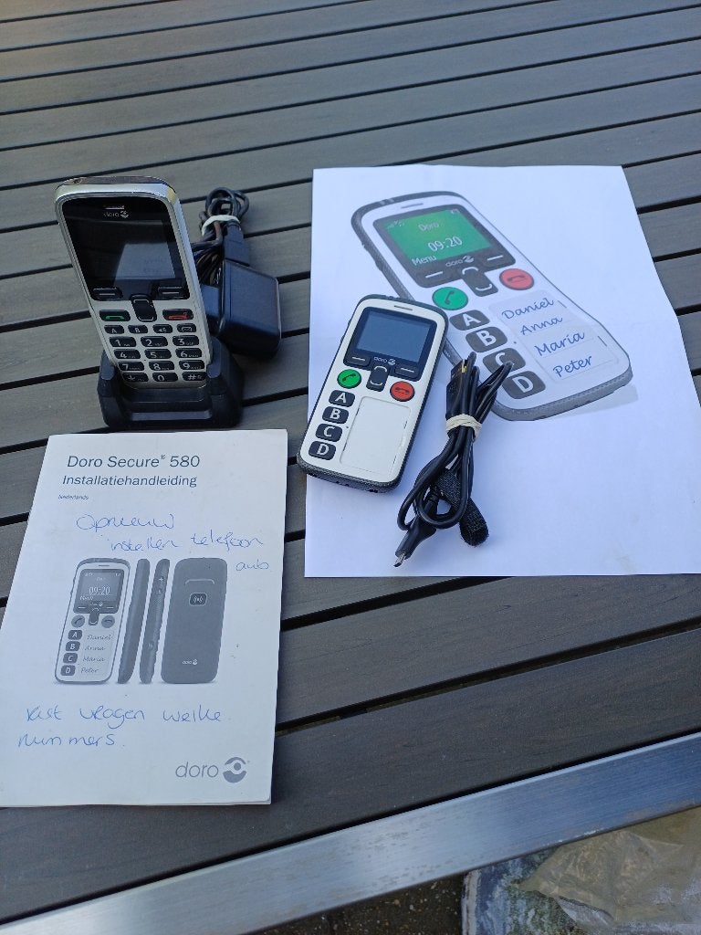 Senior telefoon. DORO. 2 stuks type secure 580 en type DFB, Ophalen of Verzenden, Gebruikt, Geen camera, Overige modellen