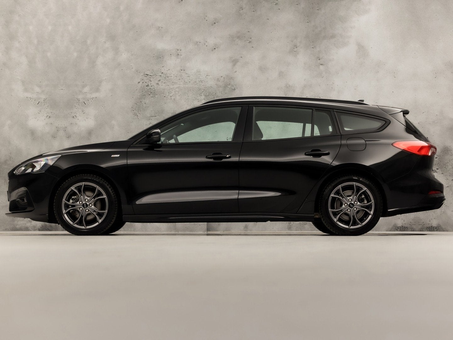 Ford FOCUS Wagon 1.0 EcoBoost Hybrid ST Line (APPLE CARPLAY,, 12 maanden, Zwart, Origineel Nederlands, 19 km/l