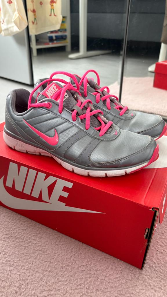 NIKE AIR TOTAL CORE - grijs/roze schoenen - maat 39, Ophalen of Verzenden, Sneakers of Gympen, Grijs, Gedragen