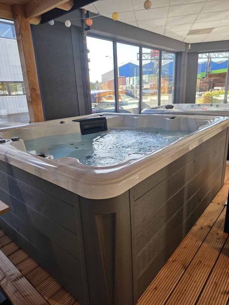 Sunrise Spas Classic 970S Jacuzzi showmodel, Ophalen of Verzenden, Nieuw