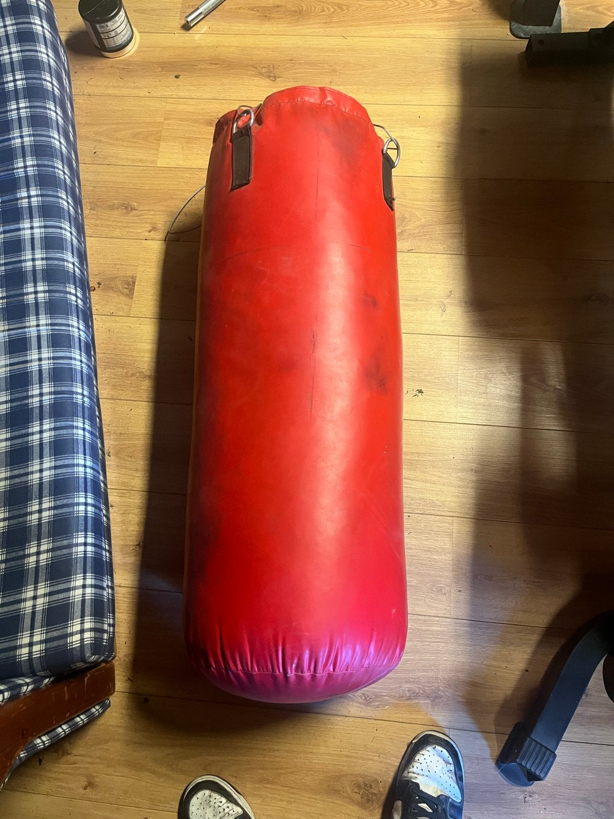 Rode bokszak en bokshandschoenen, Ophalen, Gebruikt, Bokszak