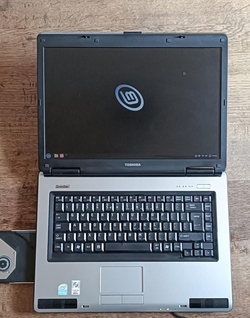 Refurbished+ Linux+v/a 50€ per item evt inruil mogelijk, Ophalen