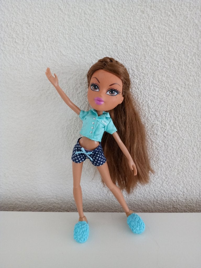 YASMIN van BRATZ Sleepover Spa & Hair Studio, Verzamelen, Poppen, Ophalen of Verzenden, Gebruikt, Pop
