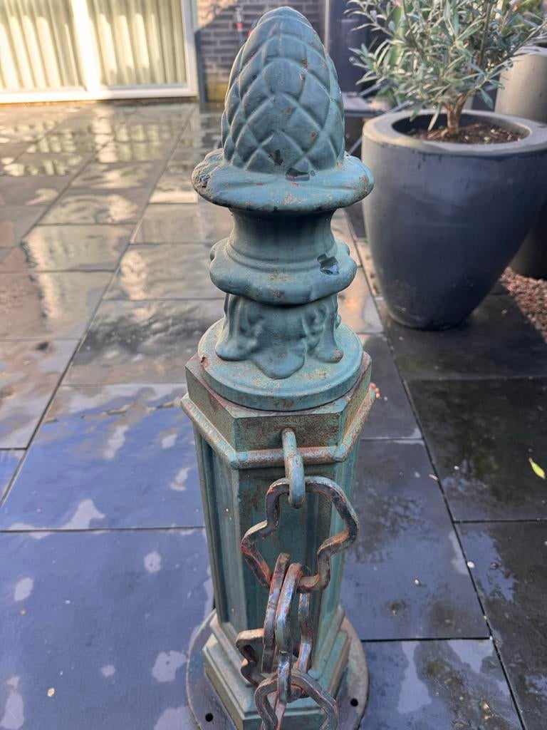 Decoratieve PP4 Large gietijzeren parkeerpalen met ketting, Ophalen, Gebruikt