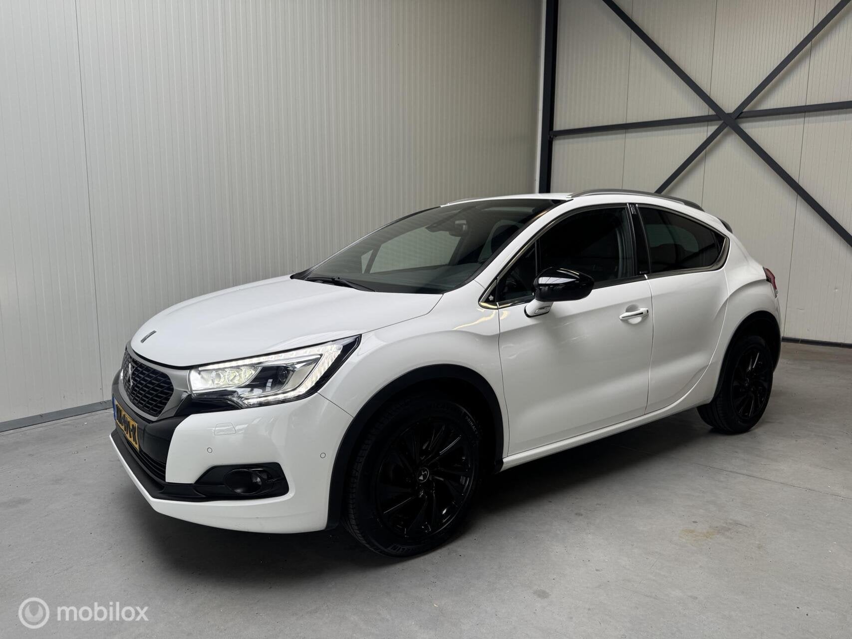 Ds 4 Crossback 1.6 BlueHDi Chic, Gebruikt, Euro 6, 4 cilinders, Wit