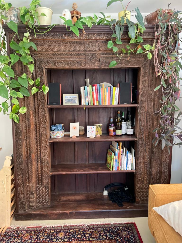 Unieke handgesneden houten kast, Ophalen