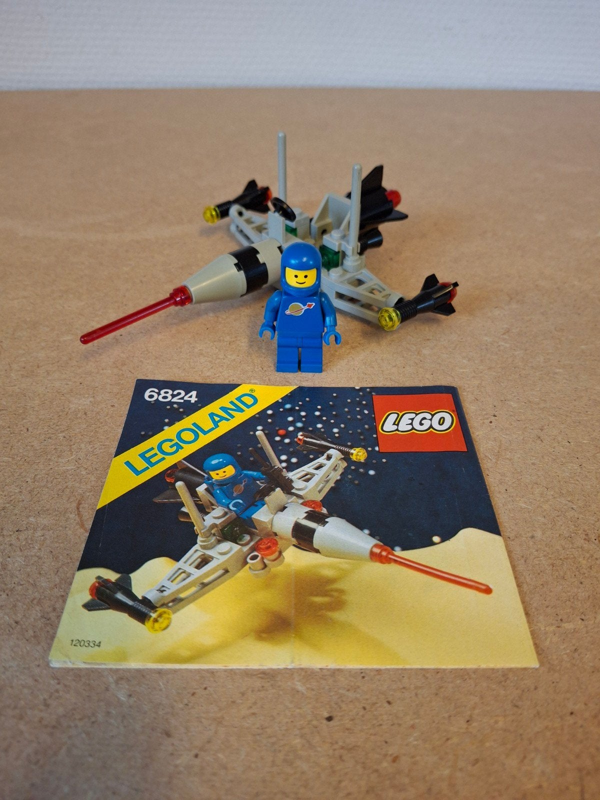 Lego 6824 Space Dart I. Jaren 80 Classic Space, Compleet, Lego, Info@lego.com, 33 Bath Road, Slough, UK