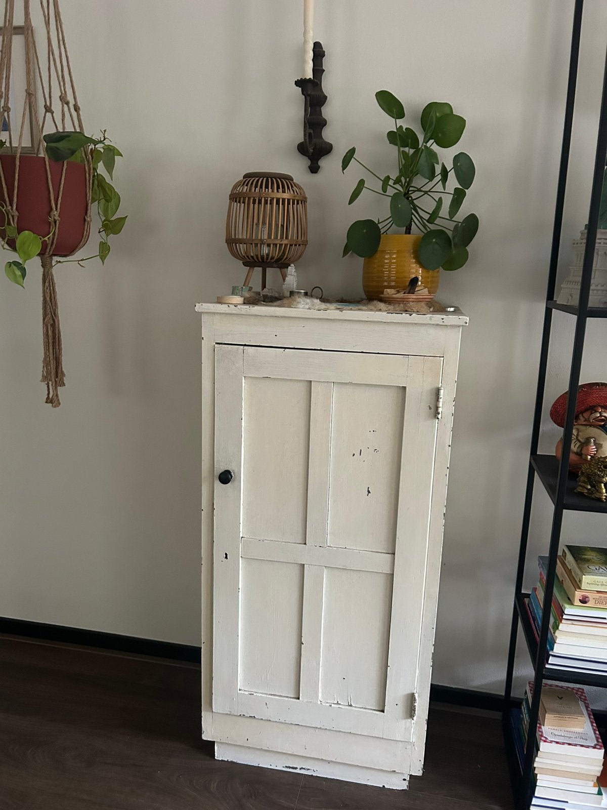 Brocante Hoge Smalle Kast – Crème (120x58 cm), Ophalen, Zo goed als nieuw