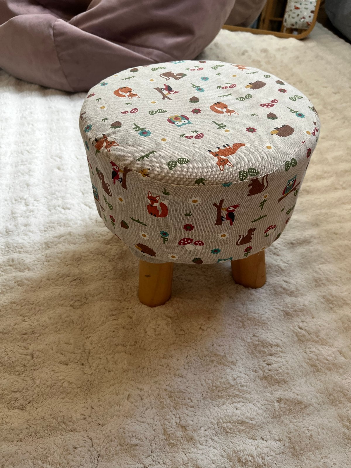 Leuk houten kinderkamer krukje met bosdieren bekleding, Overige merken, Ophalen of Verzenden, Zo goed als nieuw, Handgemaakt