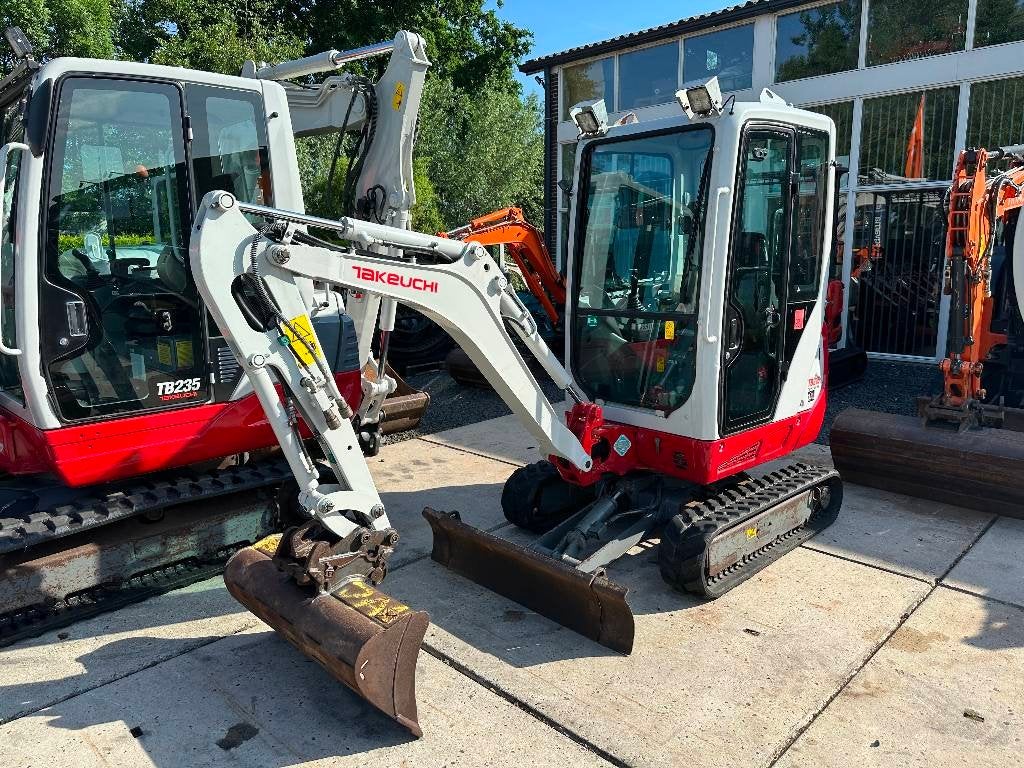 Takeuchi TB 216 2 st. 2016 en 2017 (bj 2017), Graafmachine