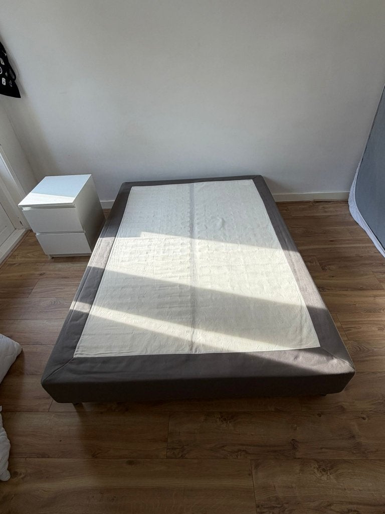 IKEA boxspring onderstel,geen overtrek of topmatras 140x200, Huis en Inrichting, Slaapkamer | Boxsprings, Ophalen, Gebruikt, Tweepersoons