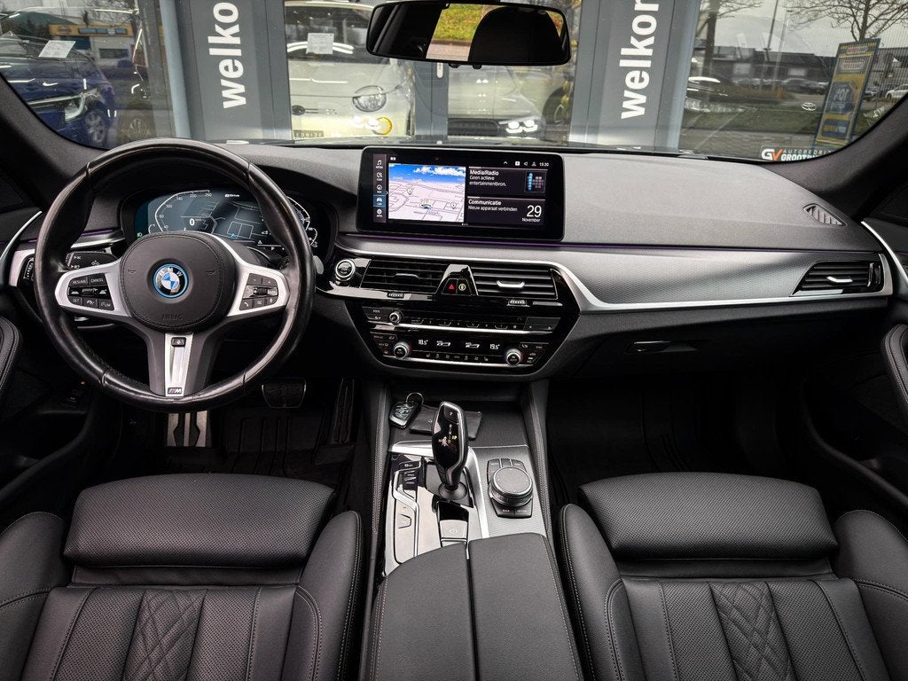 BMW 5-serie Touring 530e Business Edition Plus M-Sport|Panor, 1998 cc, Euro 6, 4 cilinders, Zwart
