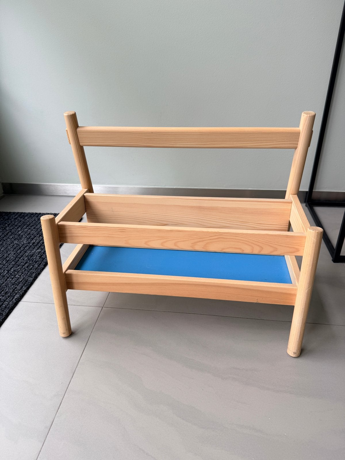 Ikea Flisat boekenrek met blauwe bodem, Kinderen en Baby's, Kinderkamer | Overige Meubels, Ophalen, Zo goed als nieuw, Overige typen