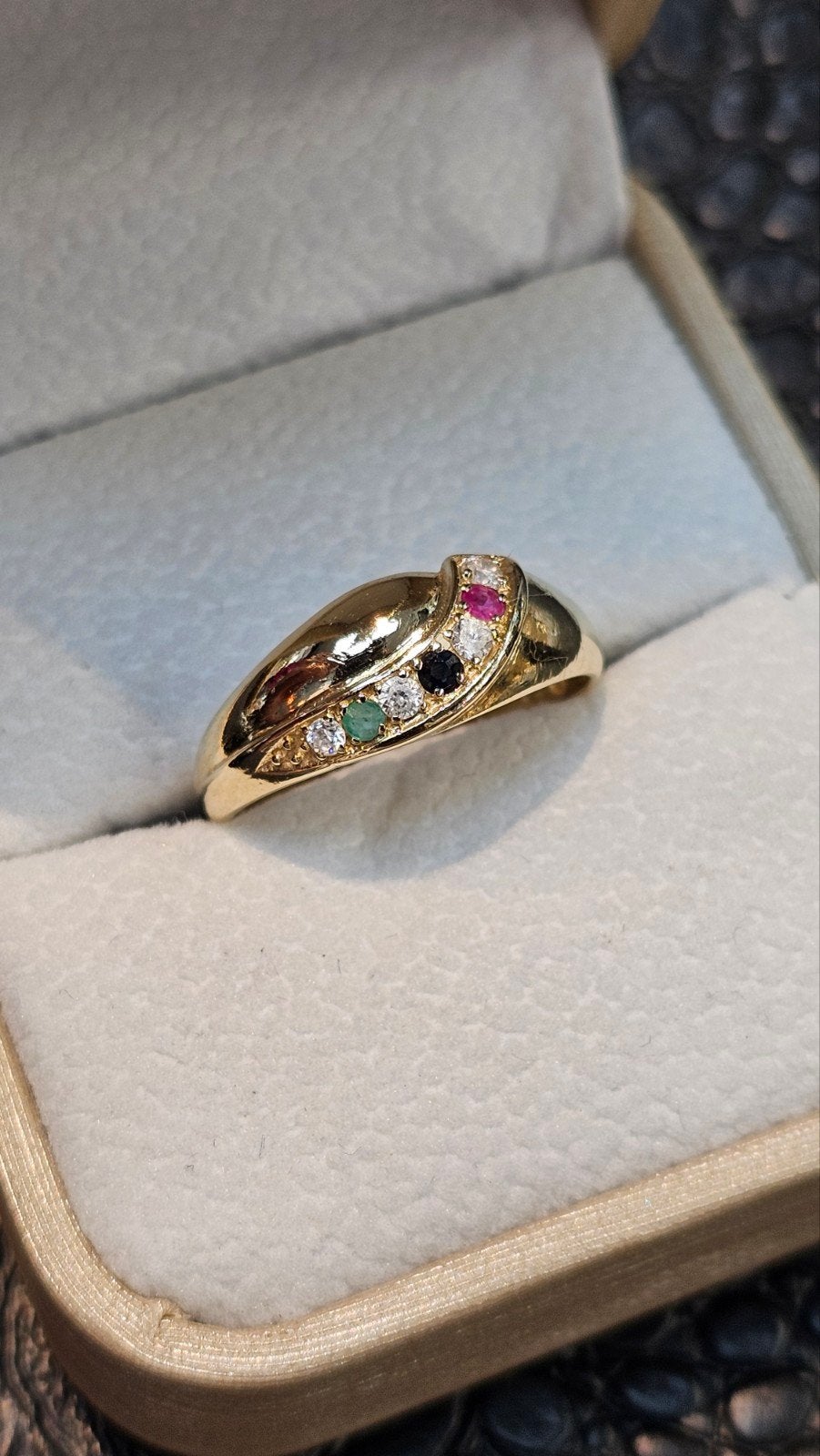 Diamant Saffier Robijn en Smaragd vintage ring 14k, Nieuw, Ophalen of Verzenden, 17 tot 18, Dame