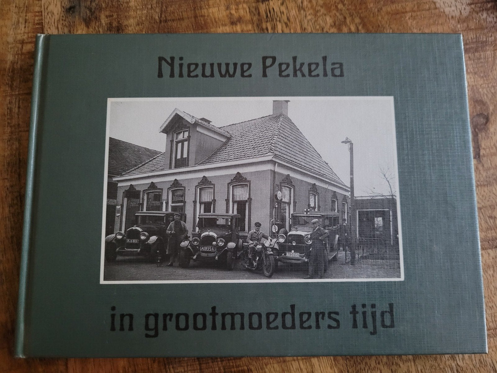 Nieuwe Pekela boeken., Boeken, Geschiedenis | Stad en Regio, Ophalen, Gelezen
