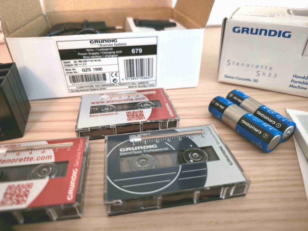Dictafoon Grundig SH 33 met 3x DAT-tapes in doos (z.g.a.n.), Ophalen of Verzenden, Audio