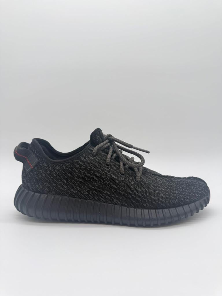 Yeezy Boost 350 V1 Pirate Black - Maat 43 1/3, ., Zwart, Ophalen of Verzenden, Sneakers of Gympen