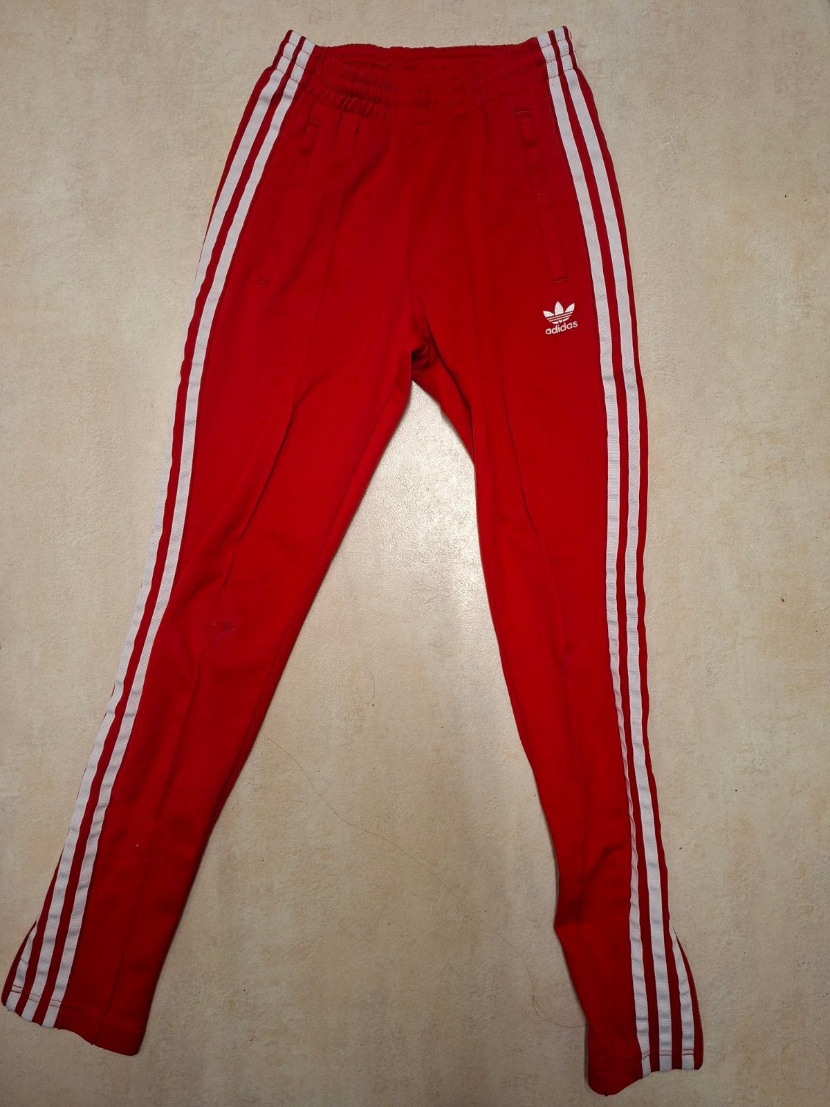 Adidas Originals trainingsbroek rood – Maat 2XS 152 164, Adidas, Gebruikt, Sport- of Zwemkleding, Verzenden