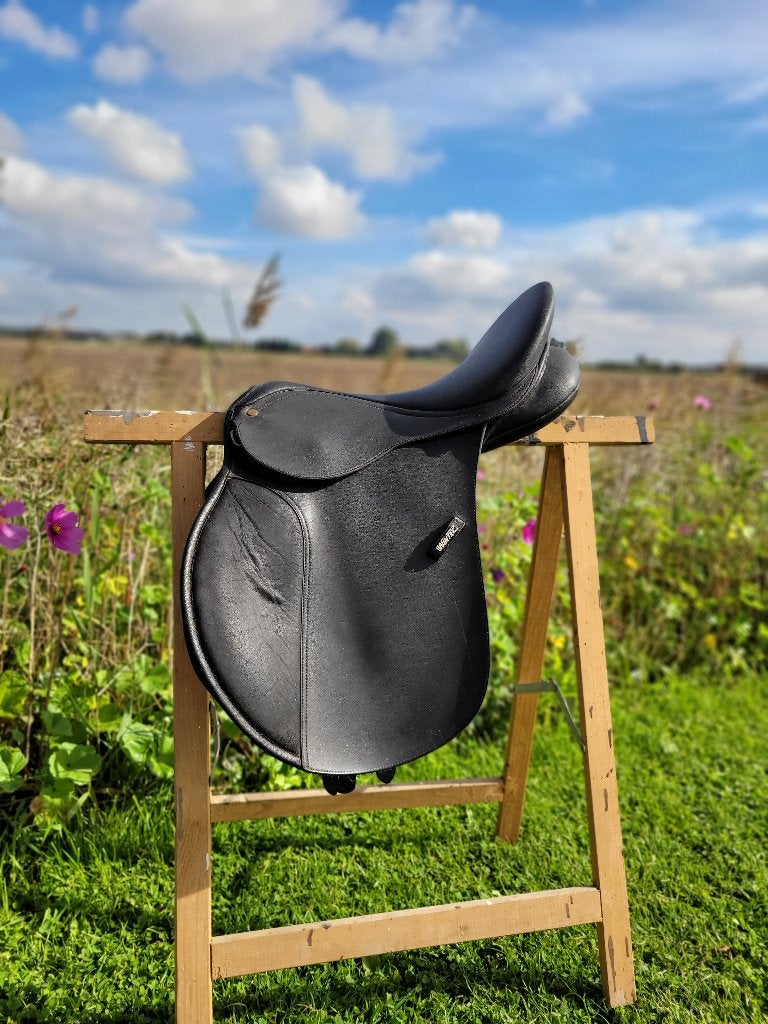 Wintec veelzijdigheids zadel, Ophalen, L (17.5 inch), Gebruikt, Wijd