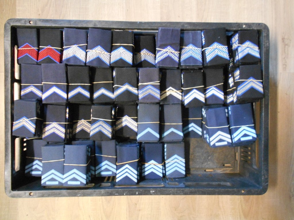 Rangen KLu (emblemen) Nederlands leger (meer dan op foto), Ophalen of Verzenden, Luchtmacht, Nederland, Embleem of Badge
