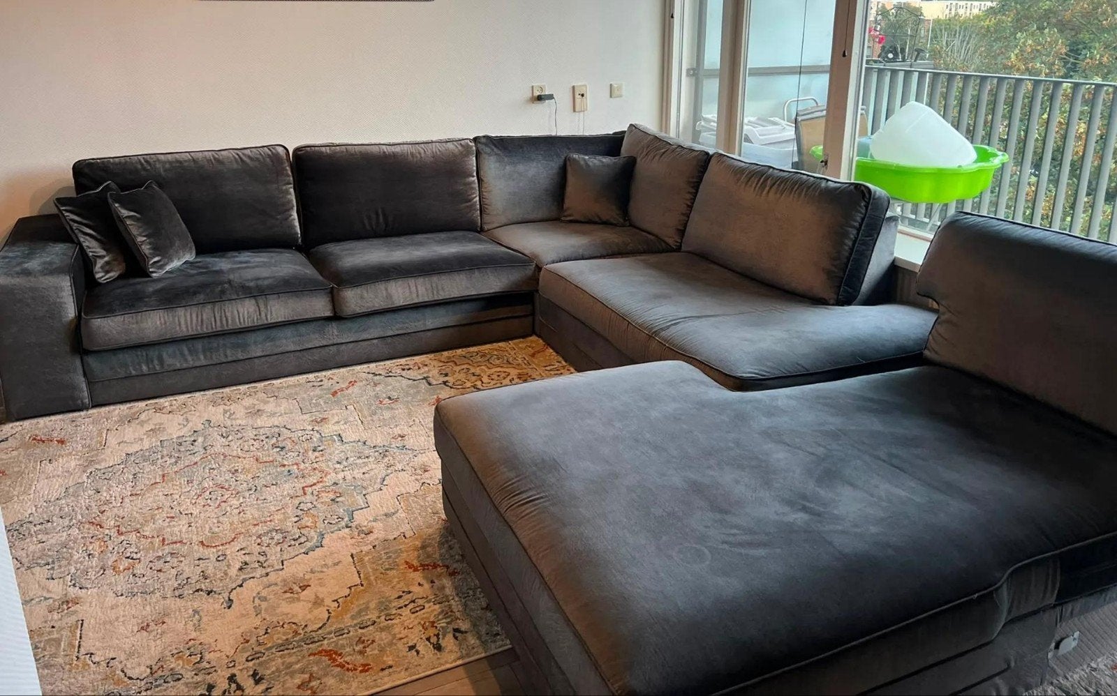 Luxe grote U-hoekbank donkergrijs velvet – zgan, Huis en Inrichting, Ophalen, Zo goed als nieuw, Stof