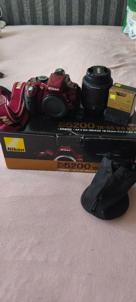 Nikon D5200 Rood met Accessoires, Gebruikt, Spiegelreflex, Ophalen of Verzenden, 24 megapixels
