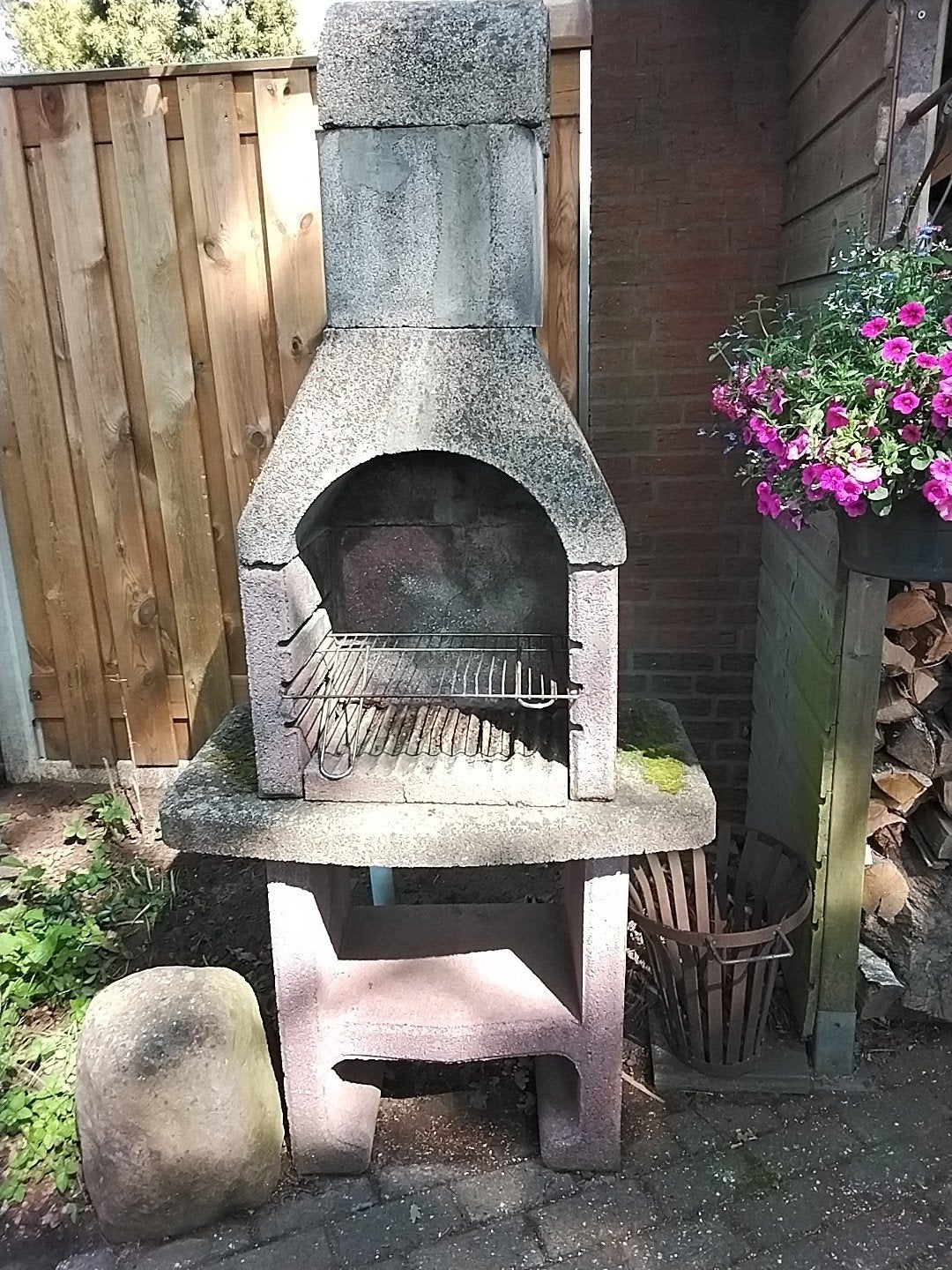 Betonnen bbq, Ophalen, Gebruikt