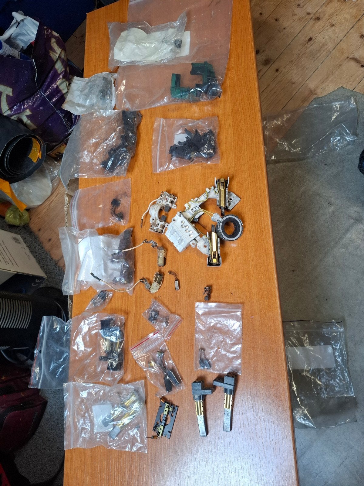 Diverse koolborstels en onderdelen voor elektr. gereedscha, Ophalen of Verzenden, Gebruikt