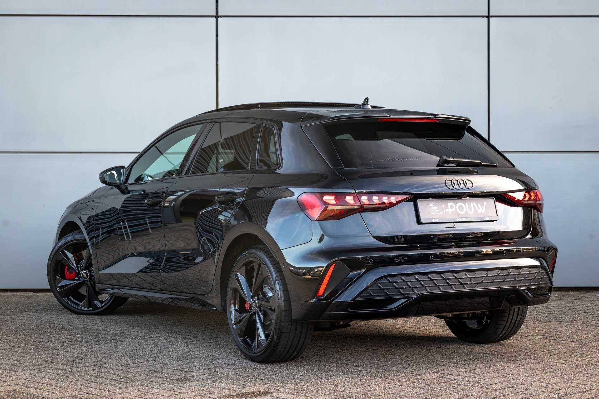 Audi A3 Sportback 45 TFSIe 272pk S edition Competition | Pan, Auto's, 12 maanden, 4 cilinders, 150 min, Hybride Elektrisch/Benzine