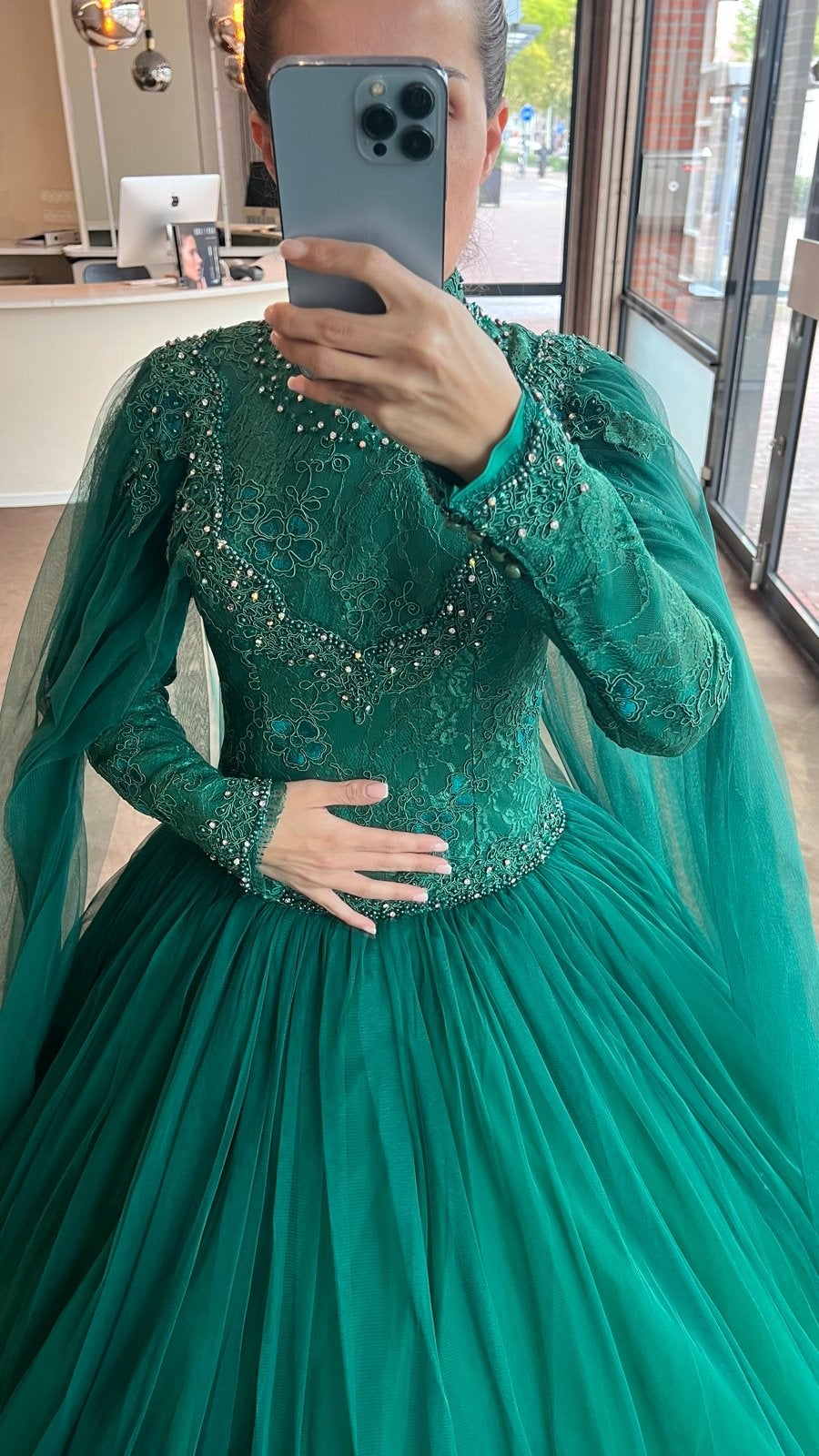 Luxe smaragdgroene henna-/galajurk met cape 38–42, Kleding | Dames, Ophalen of Verzenden, Zo goed als nieuw, Groen, Trouwjurk