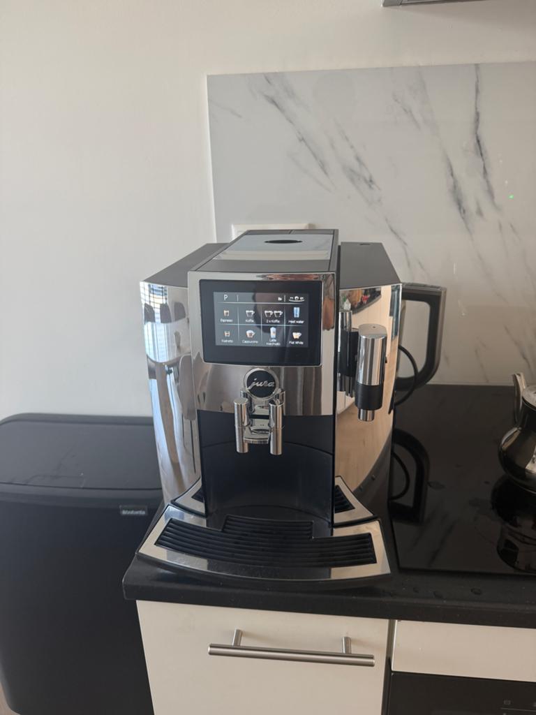 Jura S8 volautomatische koffiemachine refurbished, Afneembaar waterreservoir, 10 kopjes of meer, Koffiemachine, Zo goed als nieuw