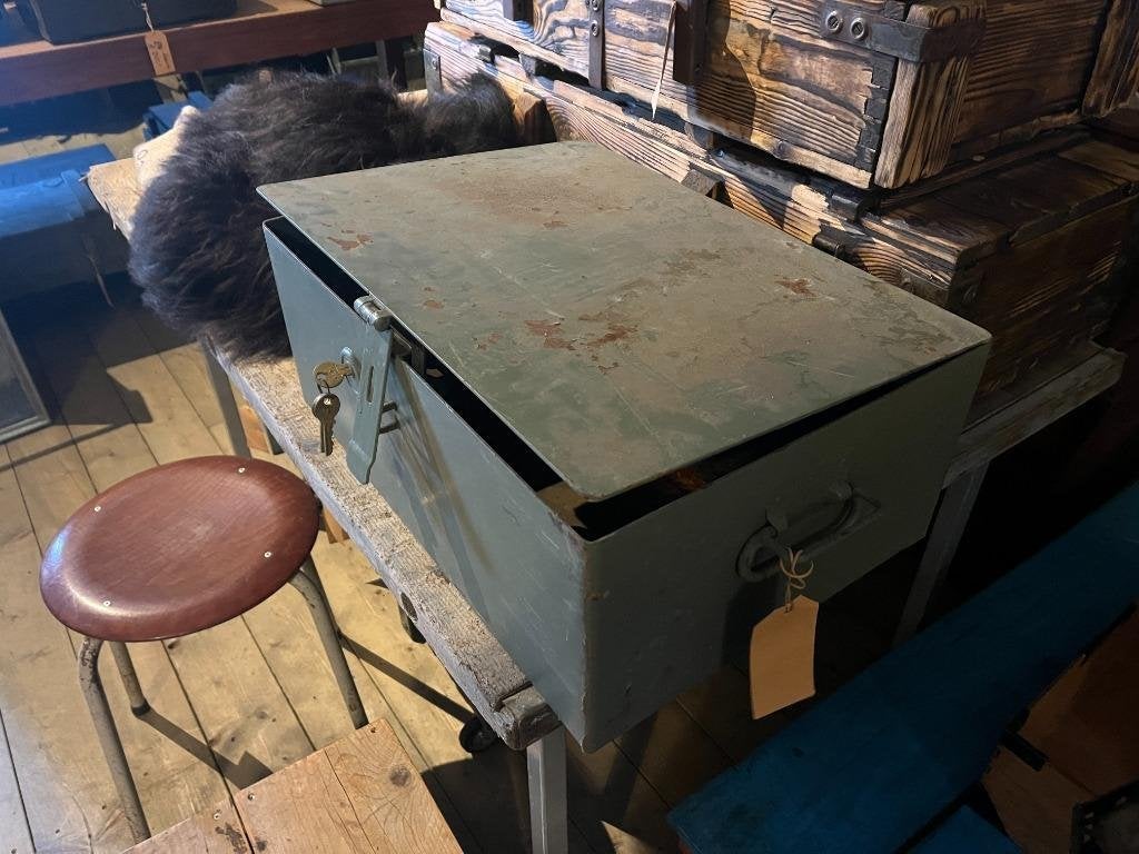 Partij zware stalen kisten , kluizen , geldboxen uit leger, Huis en Inrichting, Ophalen, Minder dan 50 cm, Gebruikt, 50 tot 100 cm