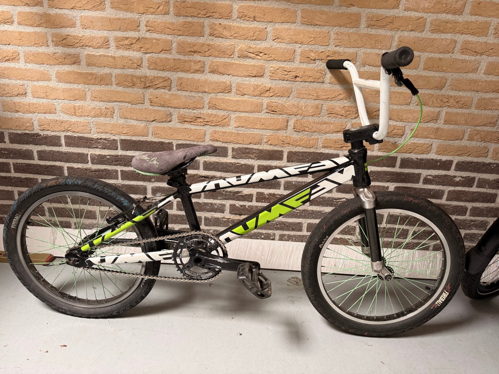 BMX fiets - Ideaal voor stunts en plezier!, Ophalen, Gebruikt, Staal, Velgrem