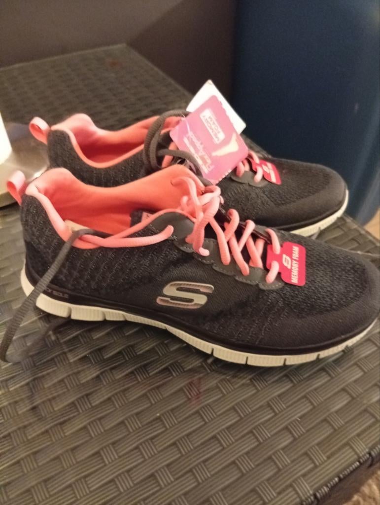 Nieuwe Skechers sneakers & werkschoenen met stalen neus, Kleding | Dames, Schoenen, Skechers, Zwart, Nieuw, Ophalen of Verzenden