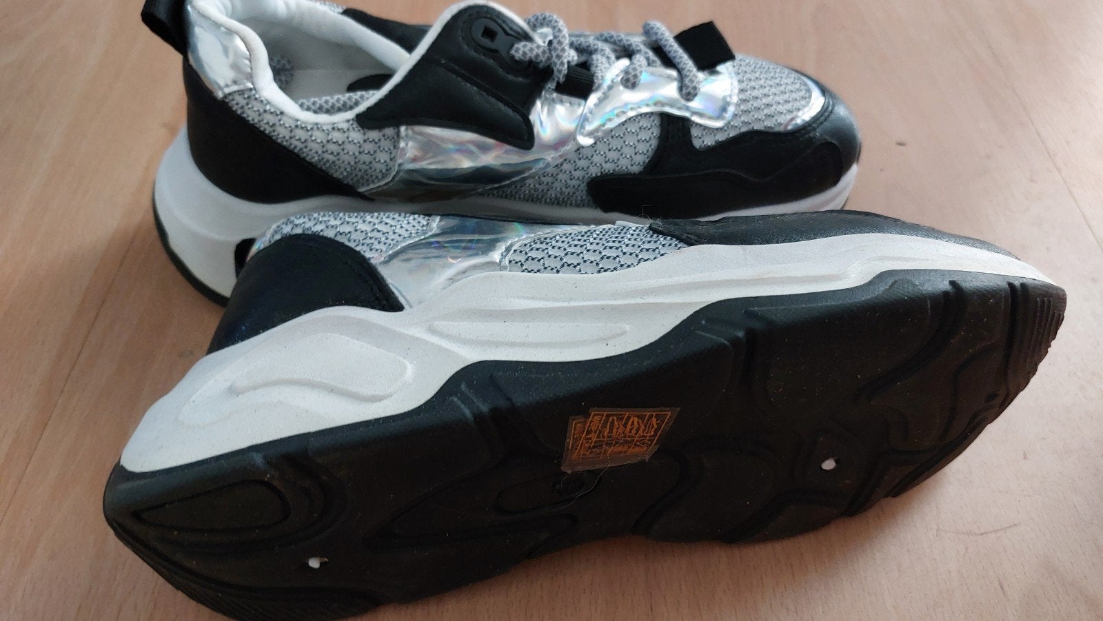 te koop nieuwe sneacker mt 39, Ophalen of Verzenden, Nieuw, Sneakers of Gympen