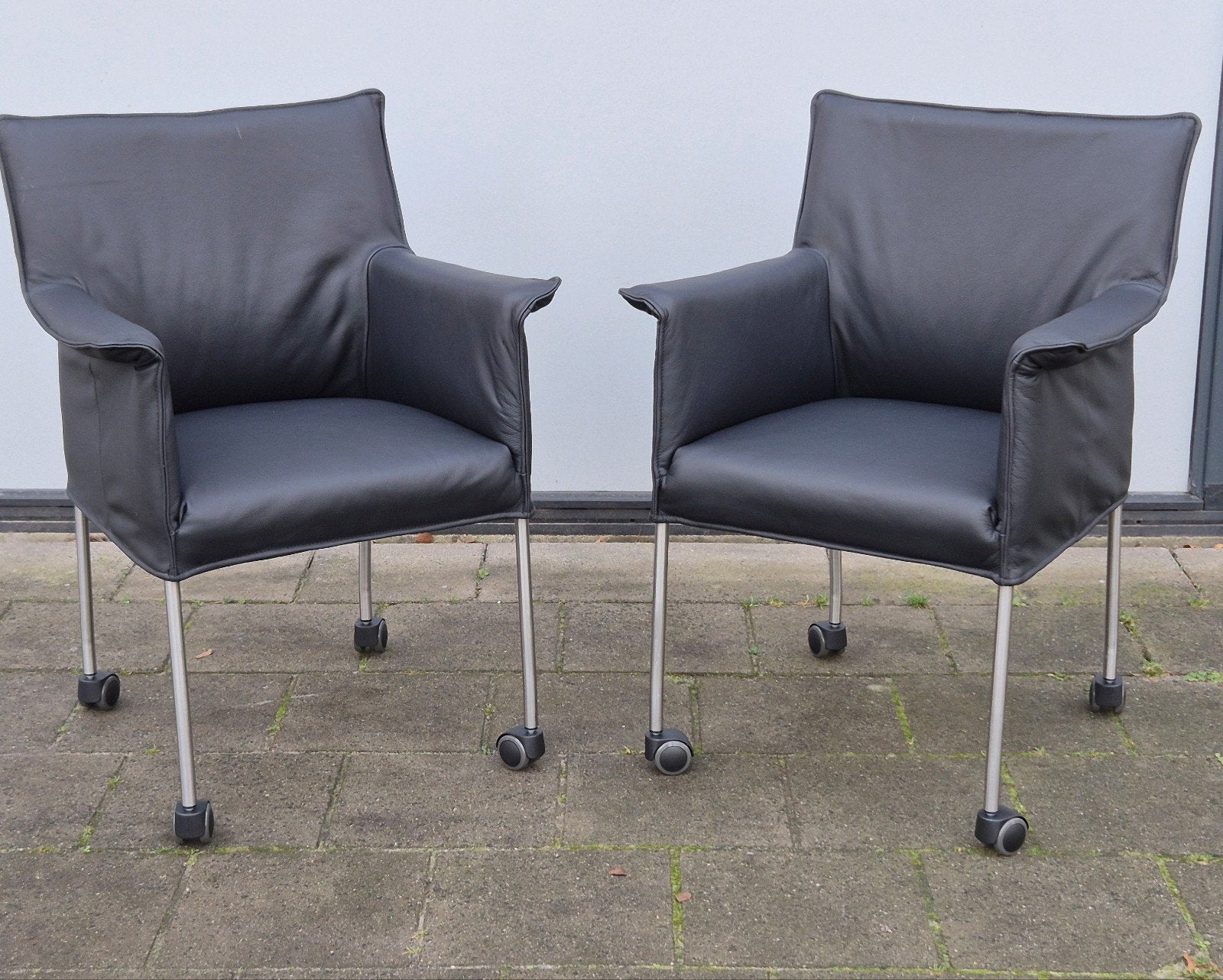 Gola eetkamerstoelen zwart leer design on stock met wielen, Huis en Inrichting, Gelderland gerard van den berg leolux chaplin