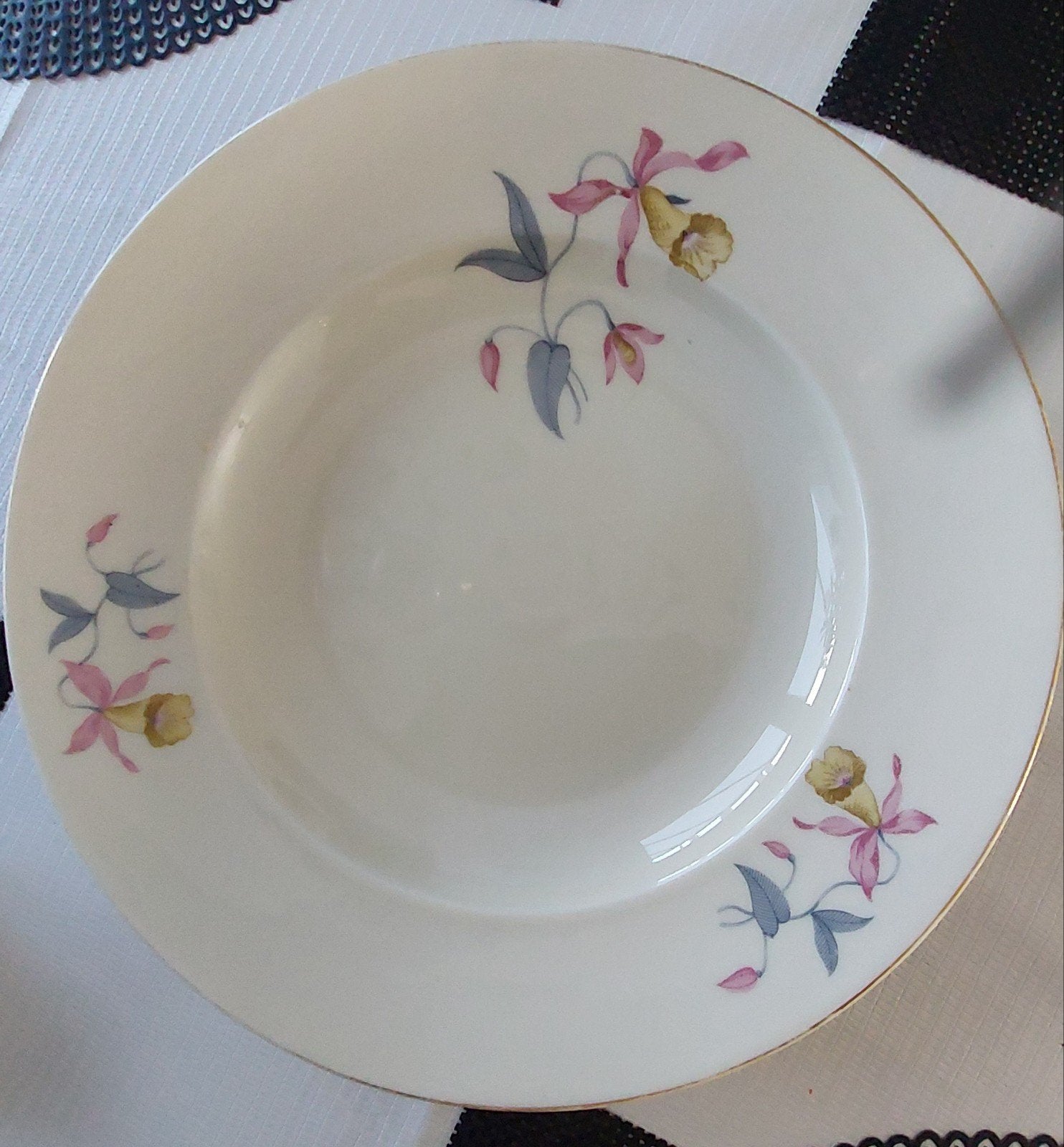 KPM Royal Ivory Diep Bord met Bloemmotief, Antiek en Kunst, Ophalen of Verzenden