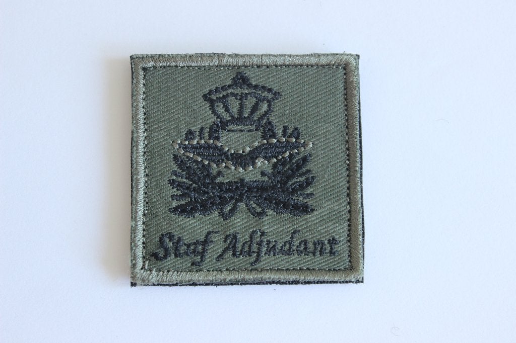 borstembleem  staf  adjudant  rnlaf, Verzamelen, Ophalen of Verzenden, Luchtmacht, Nederland, Embleem of Badge