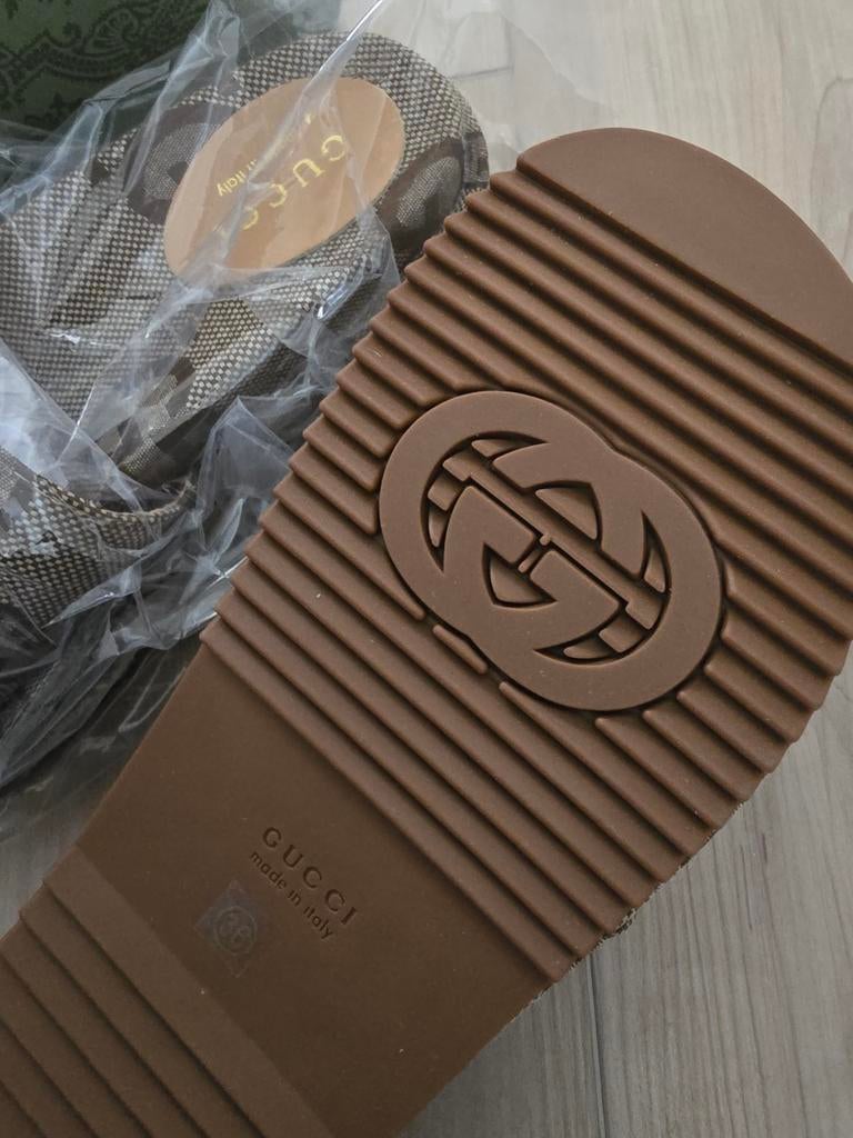 Gucci slippers maat 36, Kleding | Dames, Schoenen, Ophalen of Verzenden, Nieuw, Bruin