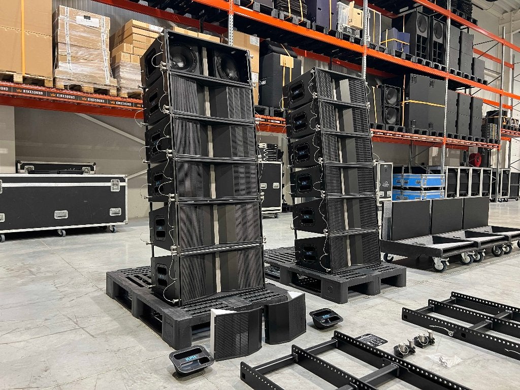 12x KME PANO line array: 8x QL906 + 4x QL1215 + 2x frame
